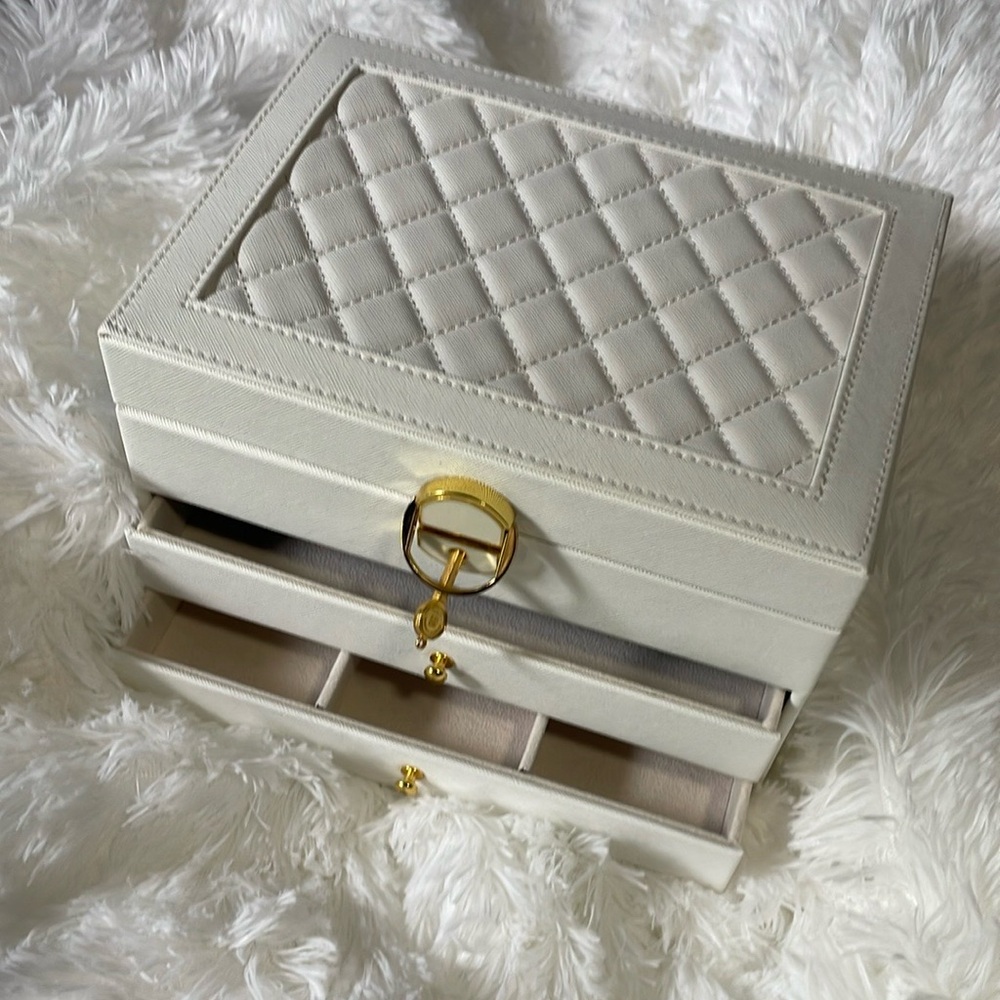 Luxurious White and Gold Quilted Jewelry Box